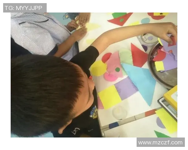 用画笔描绘绿茵传奇足球明星的艺术人生与辉煌瞬间